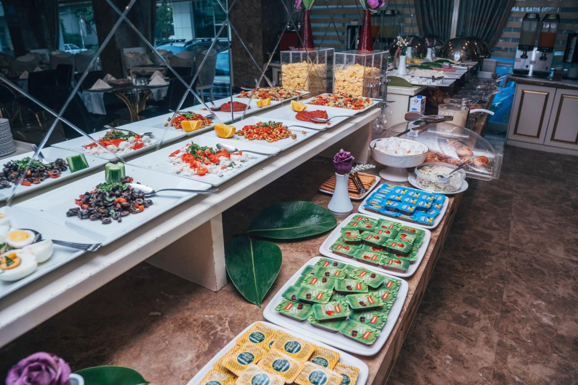 Royal Mersin Otel Екстериор снимка